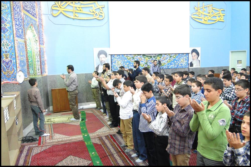 کسی که گناه کار است می تواند امام جماعت قرار بگیرد ؟
