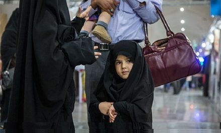 آرایش دختران و لزوم رعایت حجاب