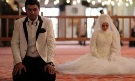 صورت آرایش شده در نماز