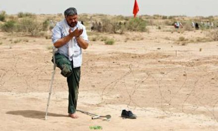 ترتیب قیام و نماز خواندن با عصا